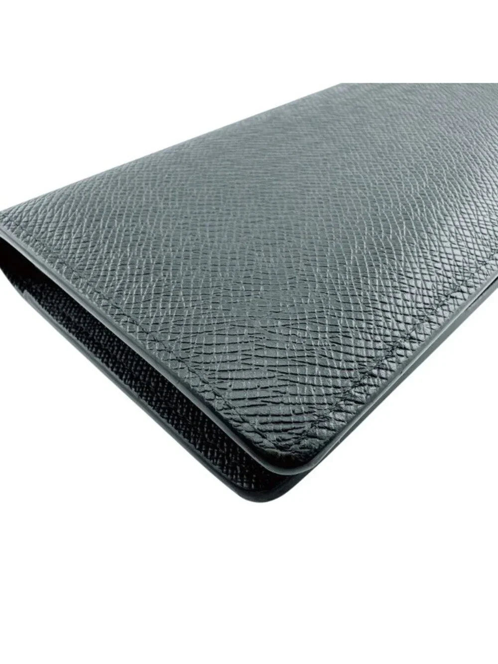 Louis Vuitton Portefeuille Brazza Taiga Wallet